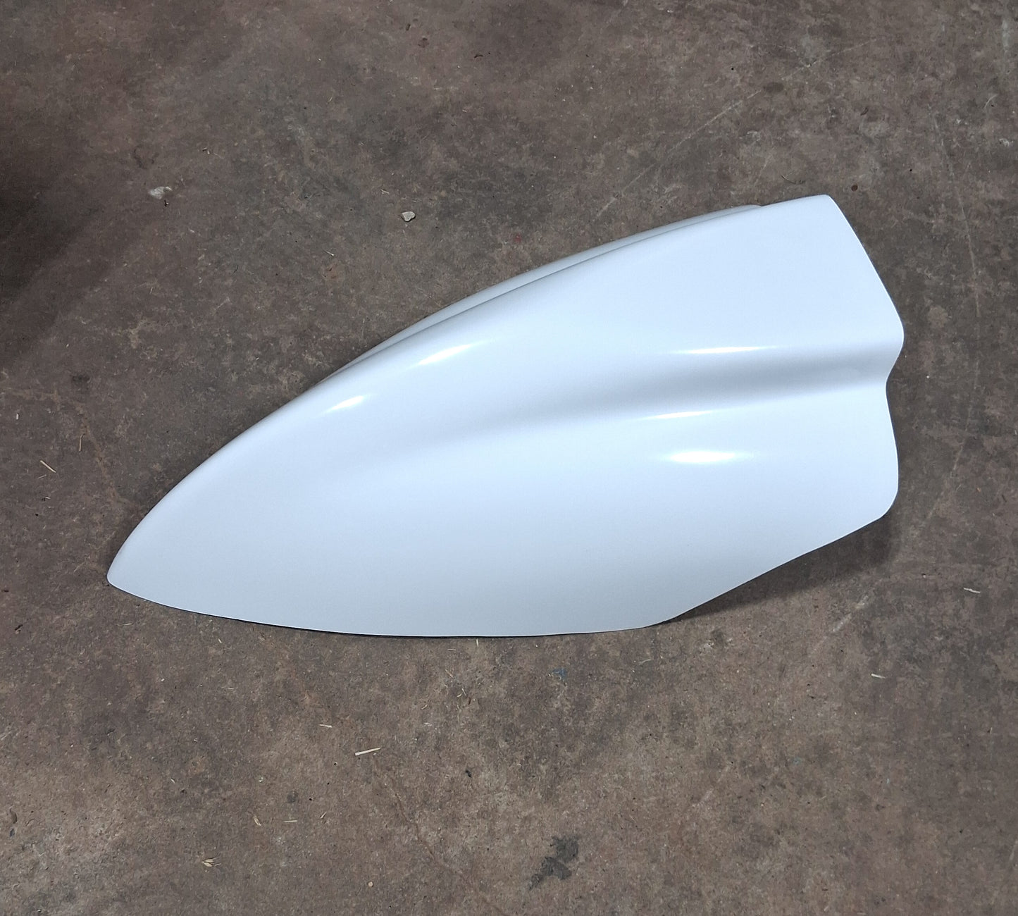 Tail, Low Profile, White