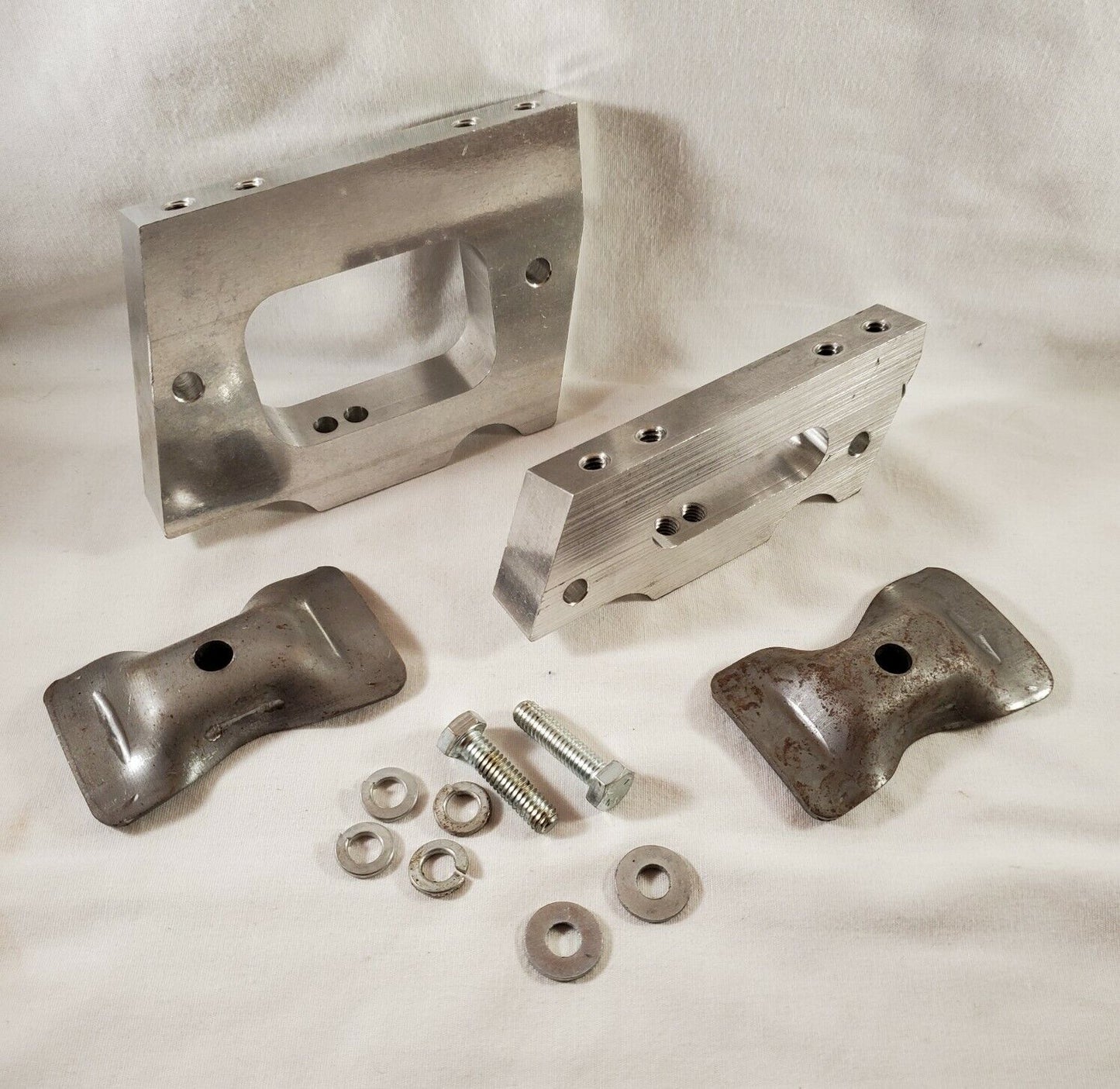 Motor Mount, 15 Degree, 1 1/4" American or International Rails, 2 Piece