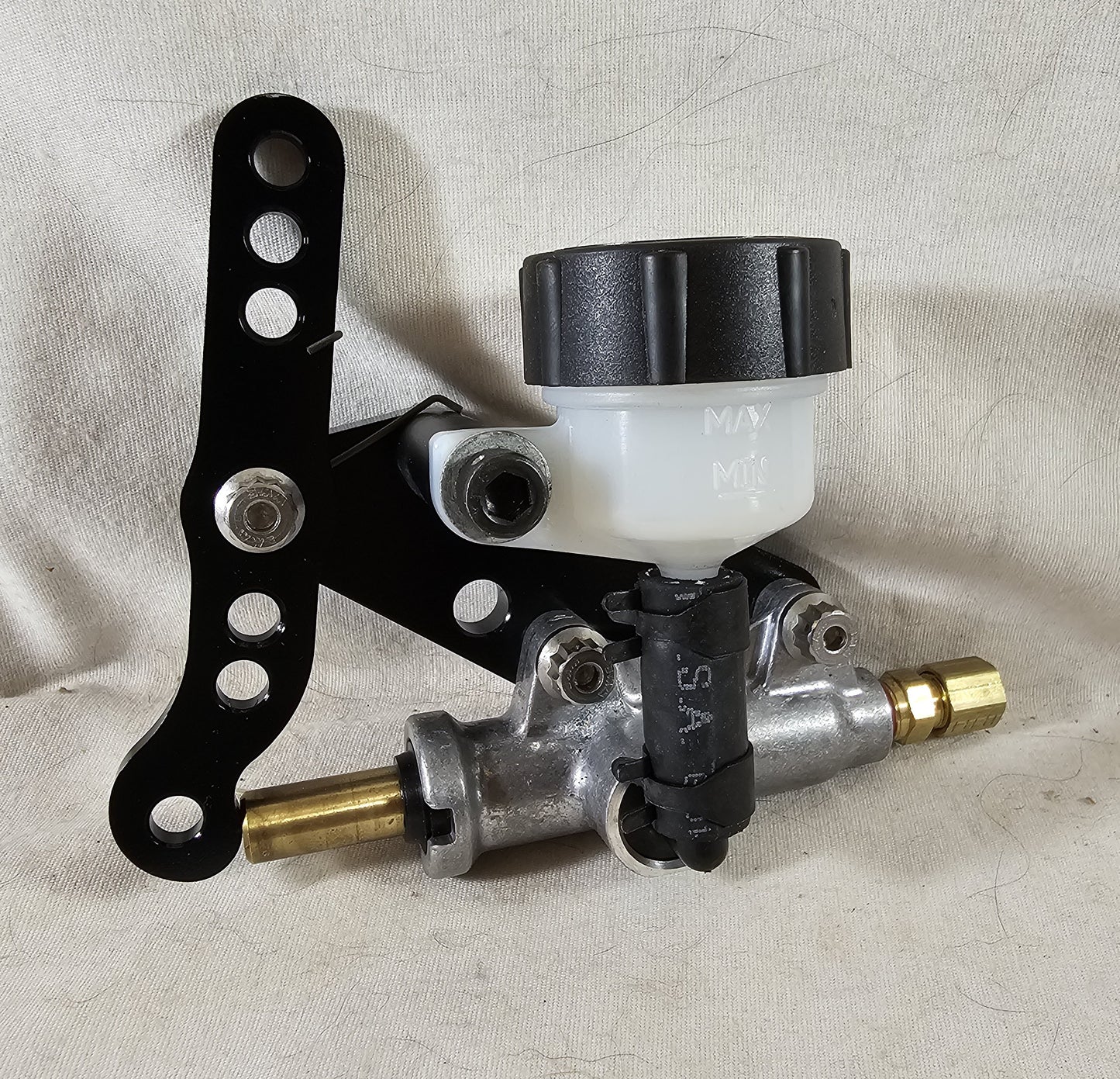 1 Brake Master Cylinder, Wilwood 1/2" Bore